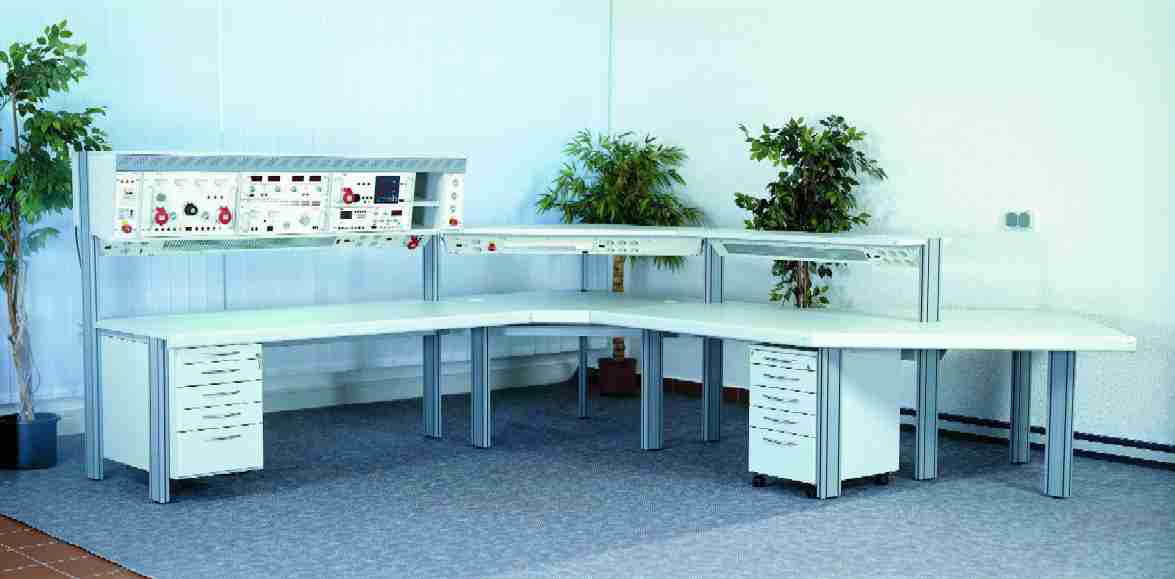 hera-Elektrolabor-Eckarbeitsplatz